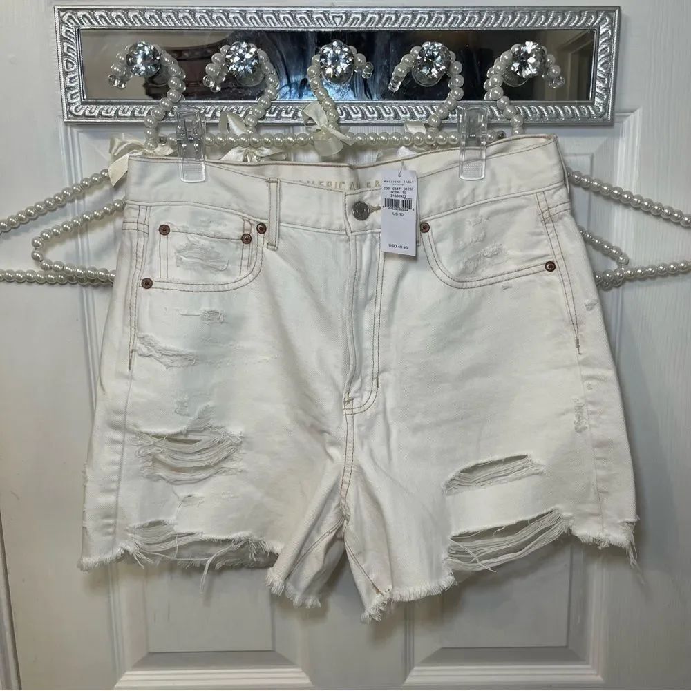 NWT American Eagle Outfitters Women's Ripped Cream Jean Shorts